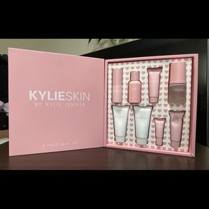 Kylie Skin Limited Edition 8-PIECE MINI SET